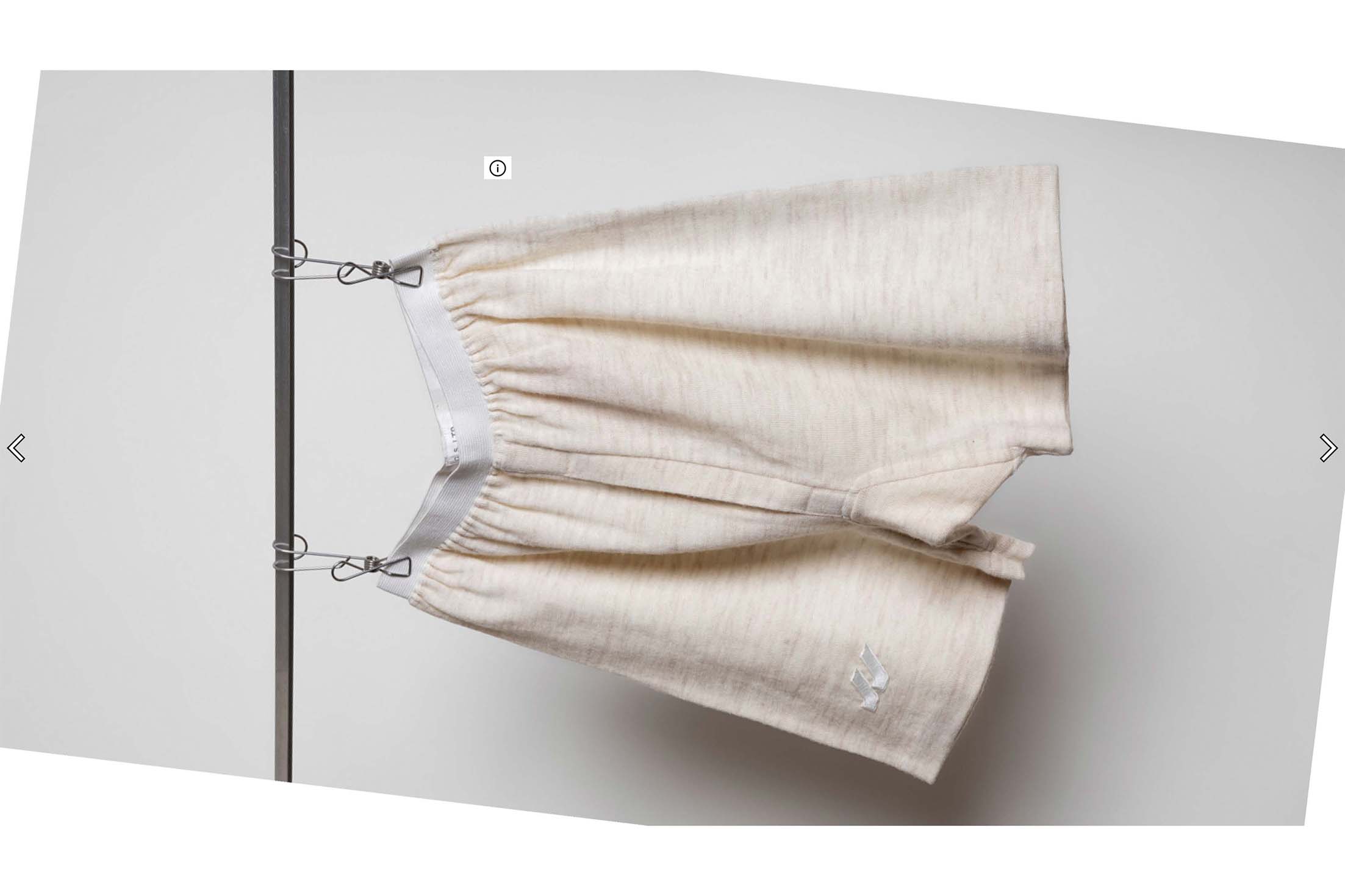 Urania Monochrome Online